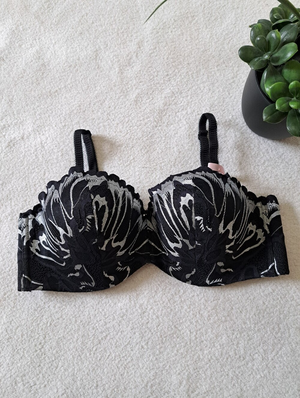 La Vie En Rose Bra Womens Size 36DD Black Silver Lace Underwire Convertible NWOT